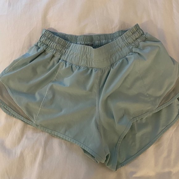 lululemon athletica Pants - Lululemon Hotty Hot 2.5 in shorts Size 6 blue
